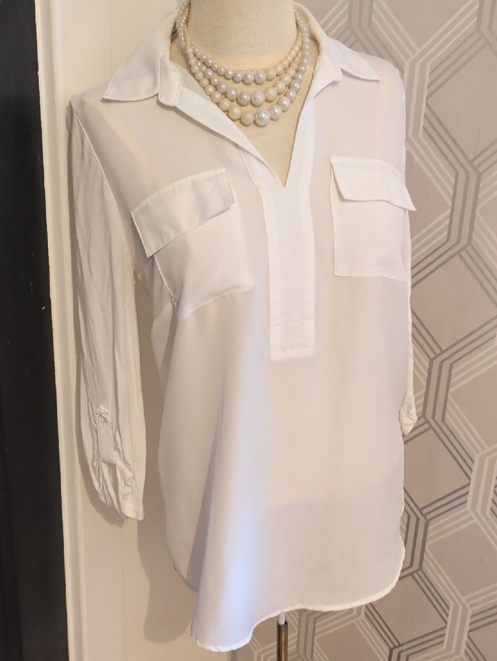 Kensie White V-Neck Button-Front Pocket Blouse